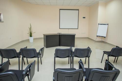 Sin-Kom Hotel Garni - image 3
