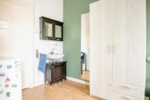 Cozy private room in shared apartment, close to beach and city center, L'Aia (foto 4)