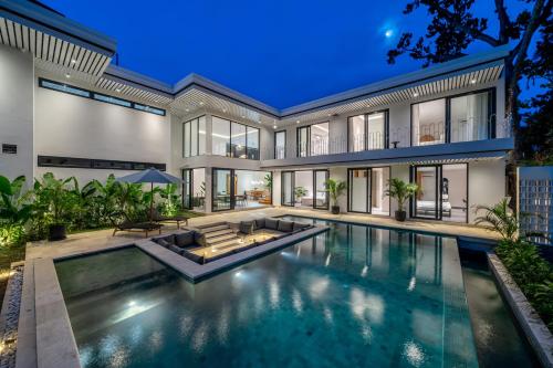 White Villa - Exclusive Modern Villa - Grand Living Space - Breathtaking Views, Bali
