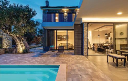 4 Bedroom Nice Home In Lun