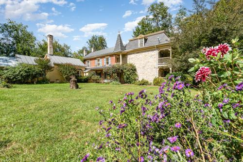 Fallen Tree Farm Bed and Breakfast in Carlisle, USA