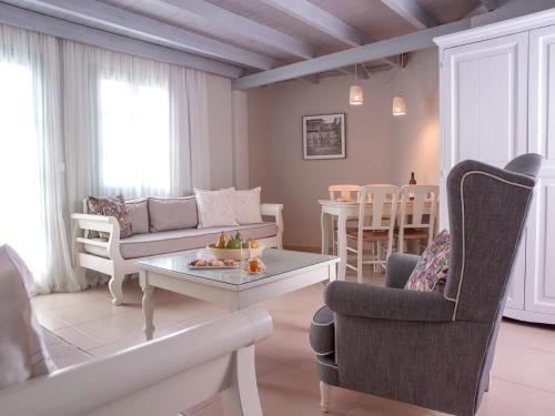 Mythos Suites Hotel - image 12