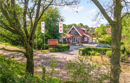 Nice home in Hoge Hexel w/ WiFi and 3 Bedrooms - image 2