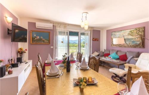 Two-Bedroom Holiday Home In Stasevica in Staševica