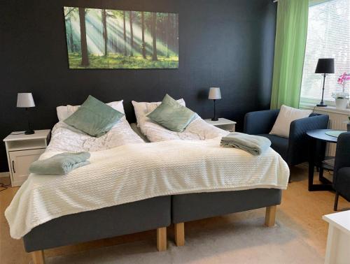 2 twin beds