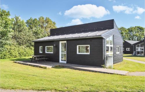 Holiday Home Halvejen Hytte Spjald