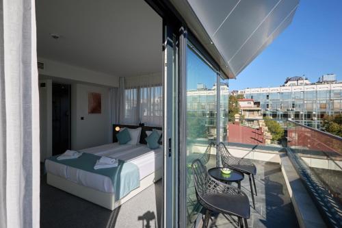 Bizarre Boutique Hotel 3