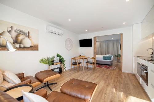 Stunning Apartment in City Centre - image 5