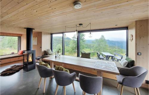 virtuve, Beautiful Home In Jøsenfjorden in Vadla