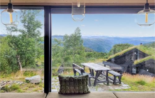 virtuve, Beautiful Home In Jøsenfjorden in Vadla