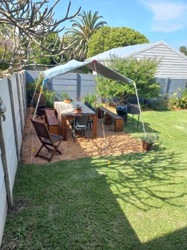 منظر, The Frangipani Self-catering Accommodation in George Central