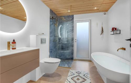 Bathroom, 4 Bedroom Cozy Home In Haderslev in Hejsager