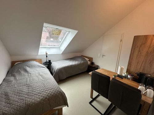 Ruhige Apartments mit guter Bahnanbindung und Küchennutzung in Rösrath, Deutschland