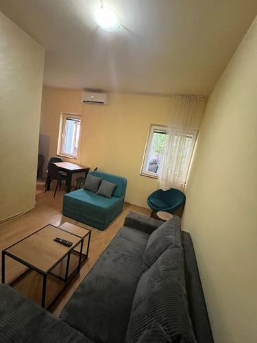 TripleA Sr apartments in ราโควิชา