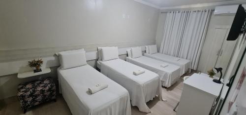 4 twin beds
