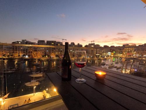 Spinola Seaview Deluxe 1 Bedroom 4
