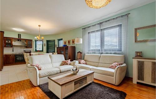 Nice Apartment In Racisce With Kitchen - Location saisonnière - Račišće