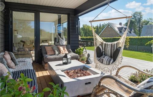  Lovely Home In Rønde With Kitchen in Rønde