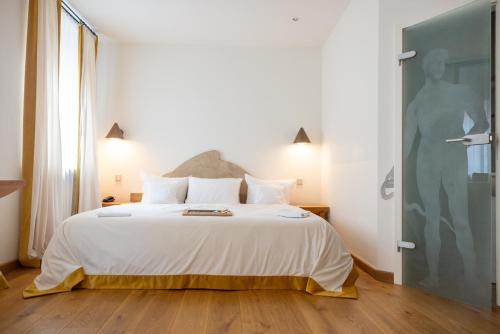 Double Room image 10