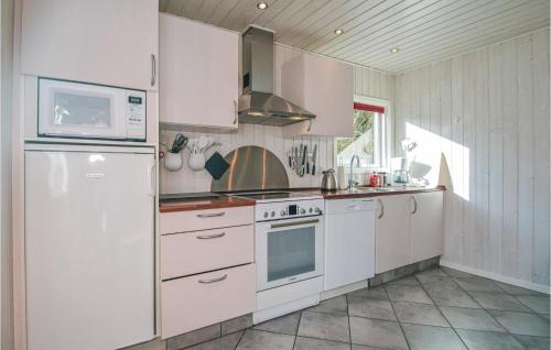 Kitchen, Holiday Home Sønderballevej Blavand Iii in Bredmose