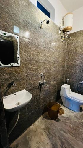 Deluxe Double Room image 2