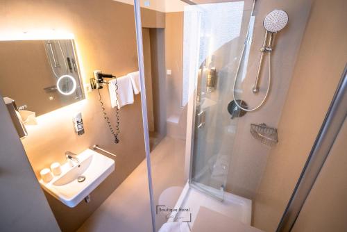 Comfort Room image 5