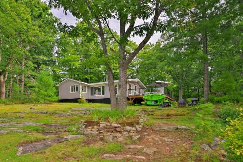 Muskoka Retreat, Fire Pit, Games, Waterfront in Gravenhurst