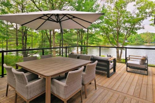 Muskoka Retreat, Fire Pit, Games, Waterfront in Gravenhurst
