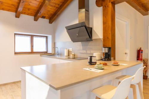 Konyha, Alkatenea in Ziga