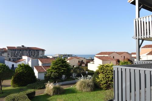 Résidence Les Terrasses de Notre Dame bel appartement avec vue sur l'entrée du port - image 4