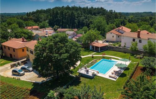 Peldbaseins, Villa Sany in Heki