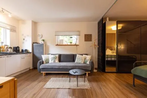 Modernes 1-Zi-Apartment für 2 Personen, ruhig & nahe Bamberg in Adelsdorf, Deutschland