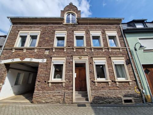 Antikes Haus an der Mosel in Kinheim, Deutschland