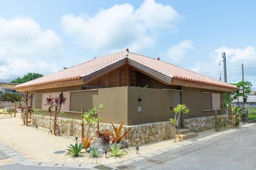 Shiraho Villa Square Court in Shiraho Beach