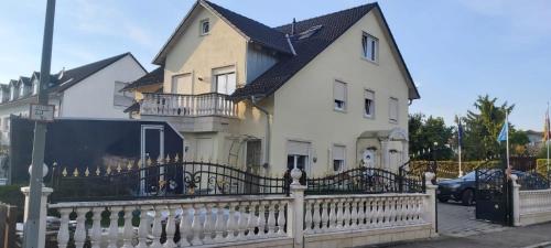 Villa Prince, nur fur Handwerker auch langfristig, nahe Ingolstadt - Altmannstein
