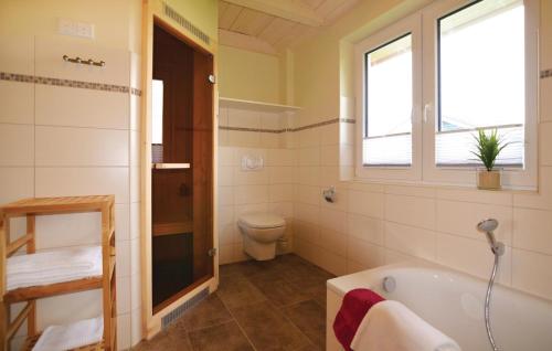 Awesome Home In Dagebull With Kitchen 3.9km von Galmsbüllkoog entfernt