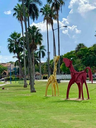 GroveO1 10 min from the beach GroveO1 10 min from the beach