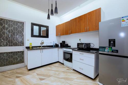 Villa Bonapriso-Hydrocarbures luxueux Consierge , gardien ,WiFi , groupe électrogène Villa Bonapriso-Hydrocarbures luxueux Consierge , gardien ,WiFi , groupe électrogène