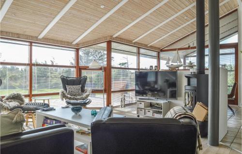  Three-Bedroom Holiday Home In Blokhus in Blokhus