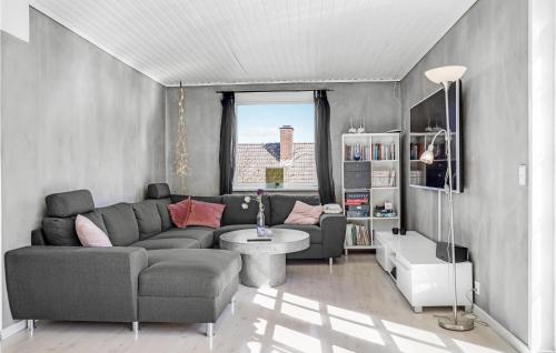 5 Bedroom Lovely Home In Allinge in Tejn