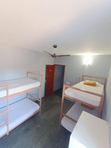 3 twin beds