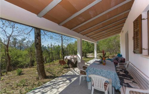 Balkons/terase, Two-Bedroom Holiday Home In Dolenja Vas in Dolenja Vas