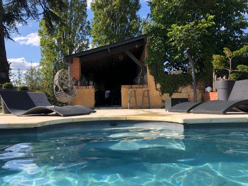 Château de MONGUERET gîte à louer Forêt de Brignon