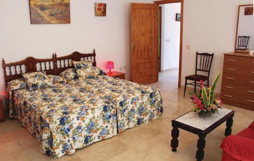 Four-Bedroom Holiday Home image 10