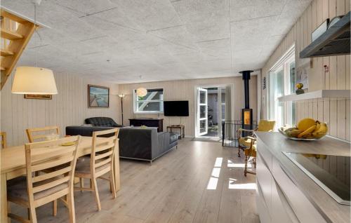  2 Bedroom Lovely Home In Give in Give