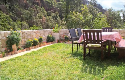 Dārzs, Two-Bedroom Apartment In Trstenik in Trstenik