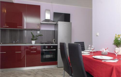 virtuve, Two-Bedroom Apartment In Trstenik in Trstenik