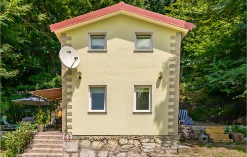Viesnīcas āriene, Amazing Home In Krizisce With Kitchen in Mali Dol