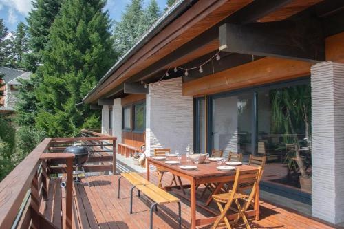 Grand appartement vue Montagne plein sud grand garage sur demande Grand appartement vue Montagne plein sud grand garage sur demande