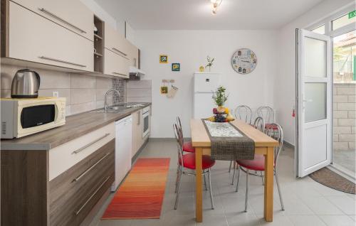 Konyha, Lovely Home In Crveni Vrh With Wifi in Crveni Vrh